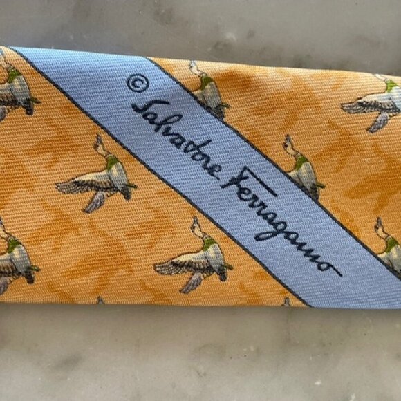 SALVATORE FERRAGAMO Silk Italian Yellow Gold Green Duck Vintage Tie - Picture 4 of 13
